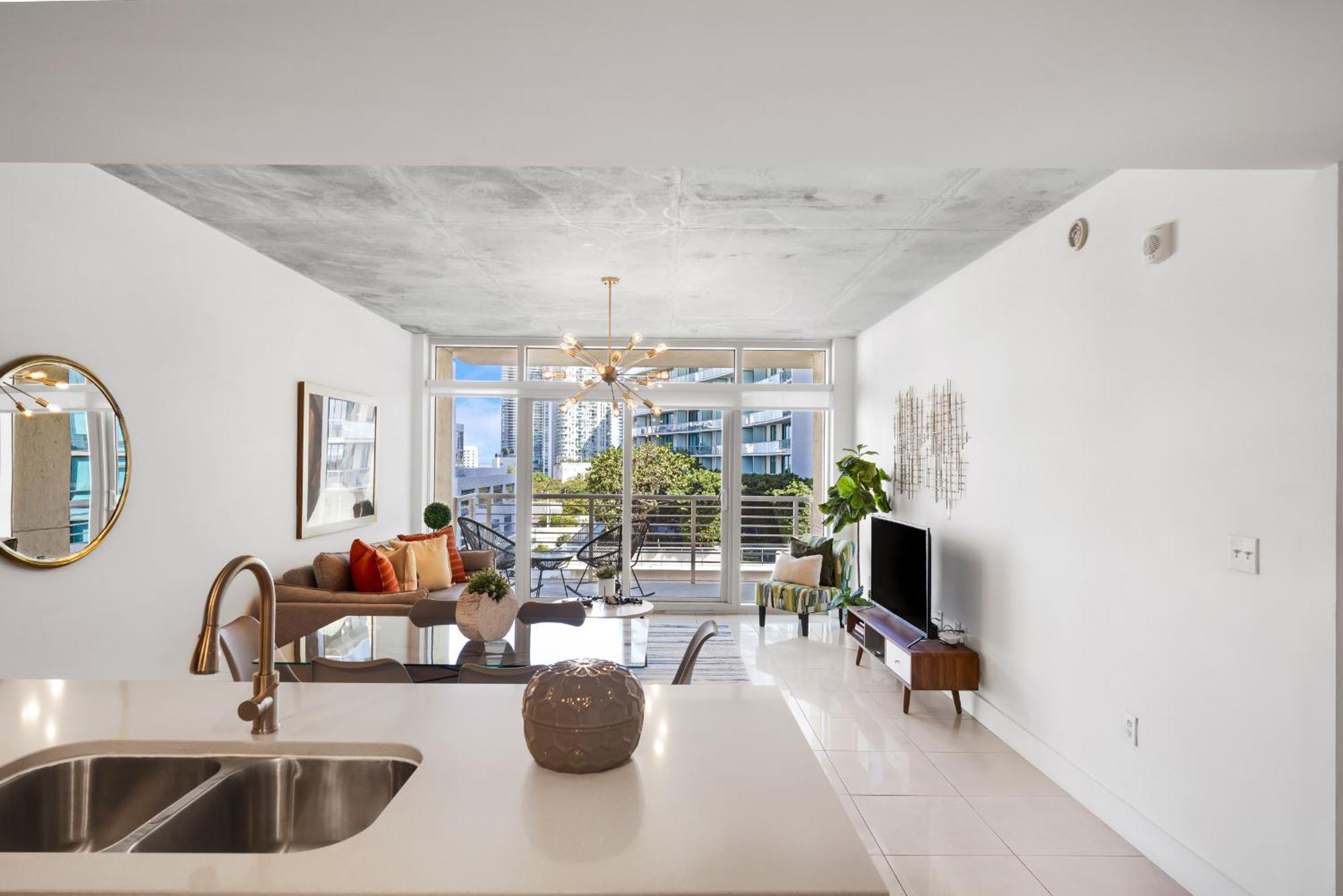 Midblock Midtown 1b W Pool Gym Apartment *