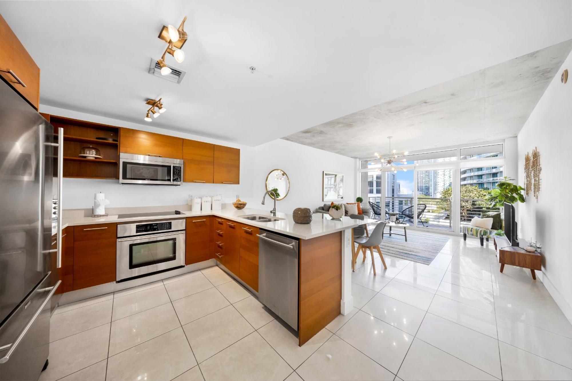 Midblock Midtown 1b W Pool Gym Apartment