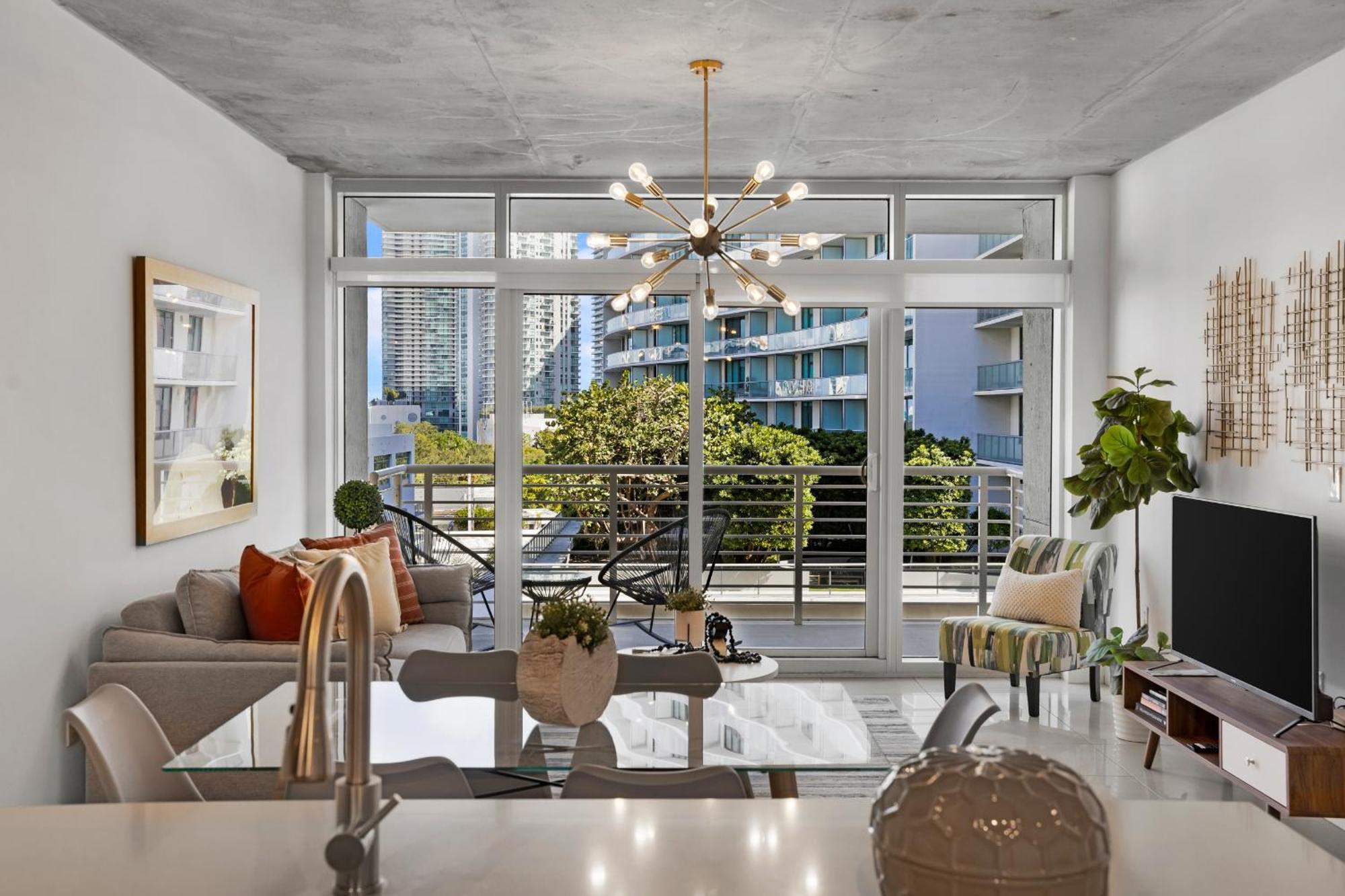 Midblock Midtown 1b W Pool Gym Apartment *